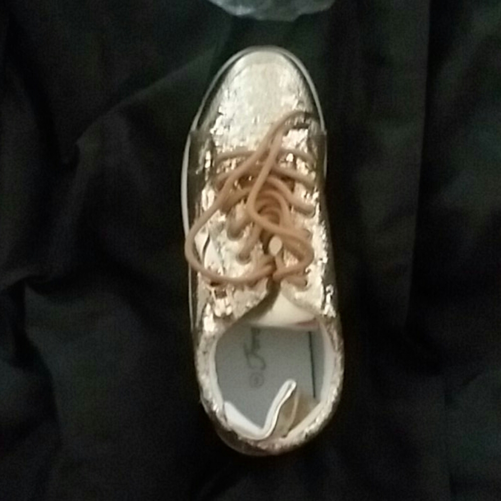 Sneaker shoes